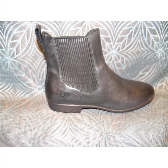 New Womens UGG JO Black Leather Short Ankle Boots - Picture 2 of 5